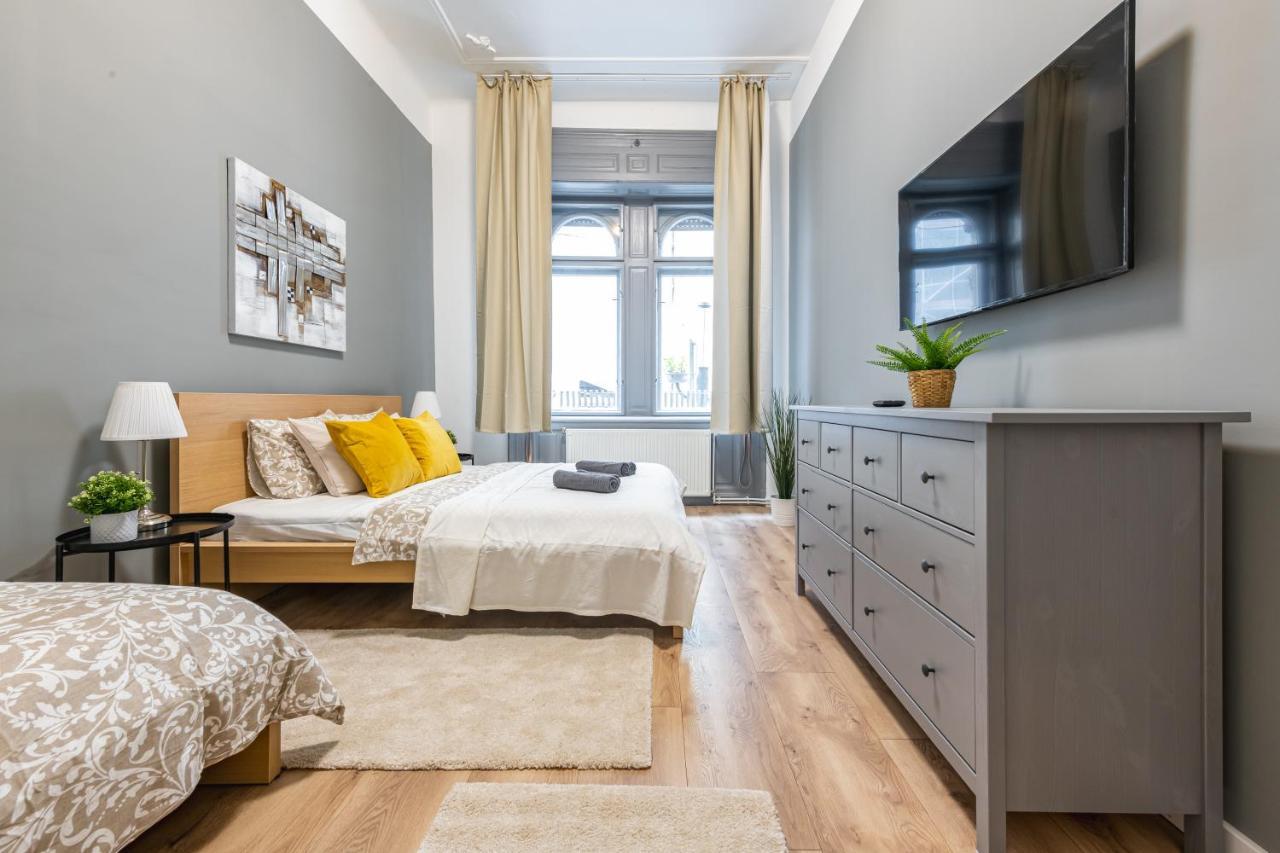 Deluxe Kazincy Apartment In The Heart Of Budapest Budapeste Exterior foto