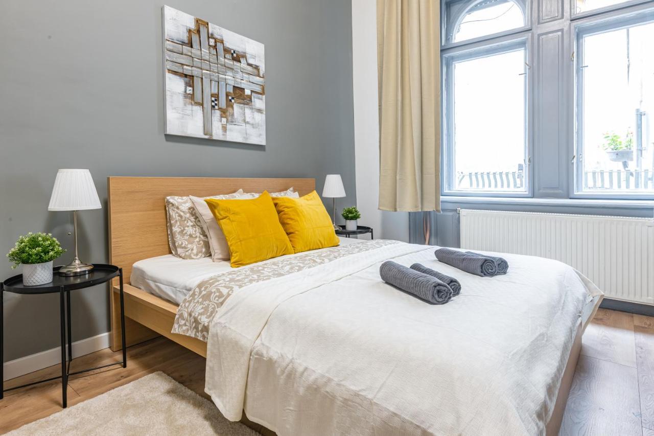 Deluxe Kazincy Apartment In The Heart Of Budapest Budapeste Exterior foto