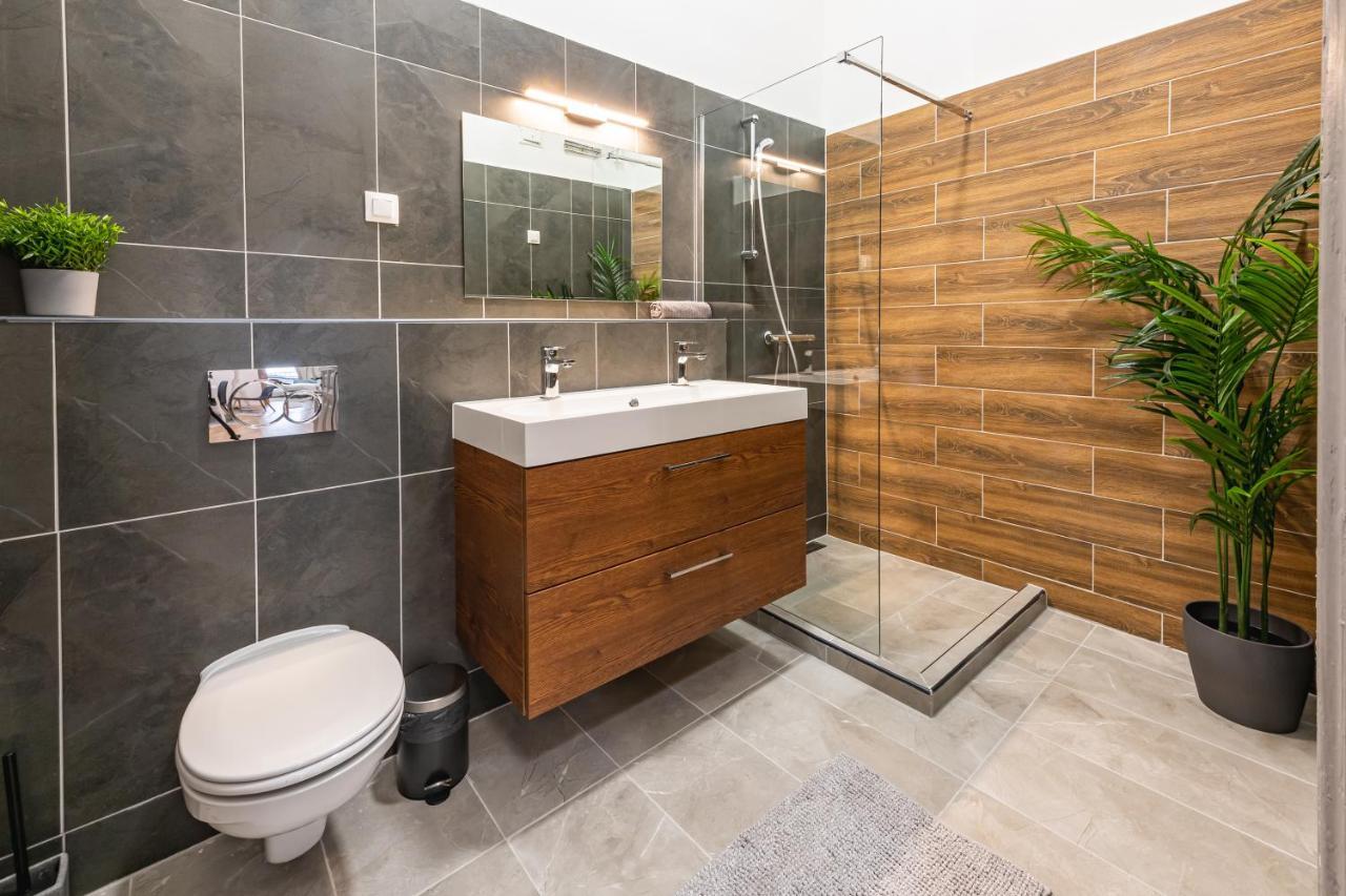 Deluxe Kazincy Apartment In The Heart Of Budapest Budapeste Exterior foto