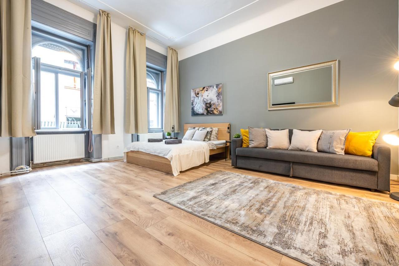 Deluxe Kazincy Apartment In The Heart Of Budapest Budapeste Exterior foto
