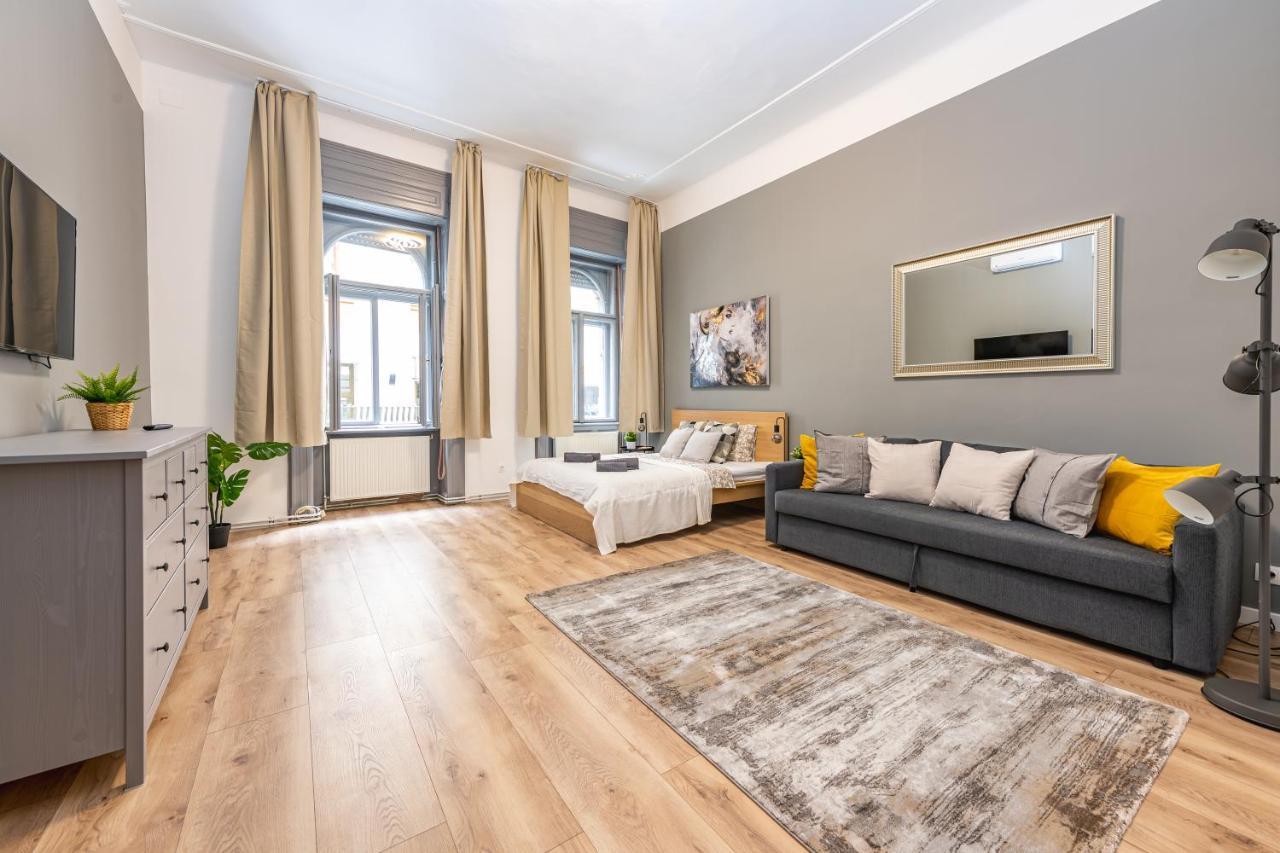 Deluxe Kazincy Apartment In The Heart Of Budapest Budapeste Exterior foto